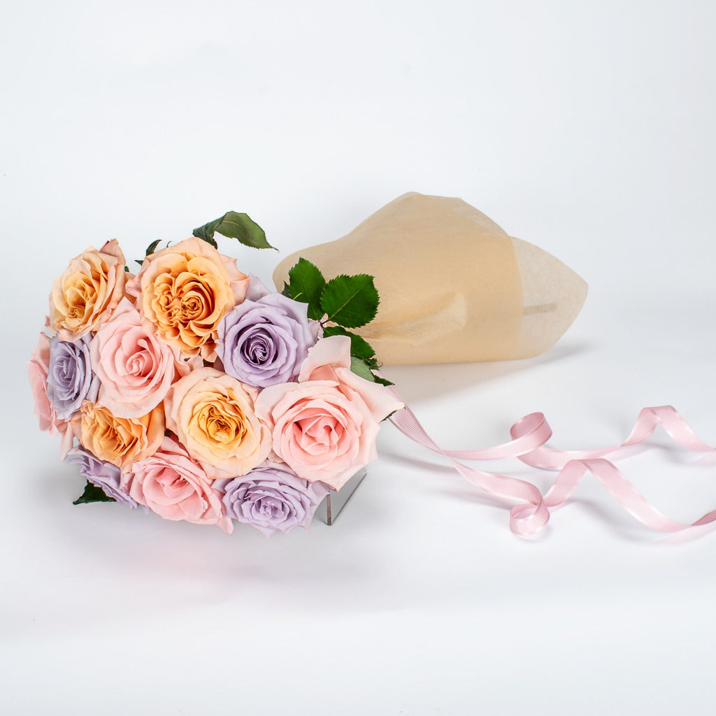 12 Mixed Roses Arrangement