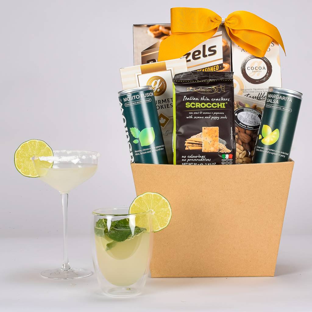 Refreshing Mocktails With Crackers, Nuts, Pretzels And Truffles