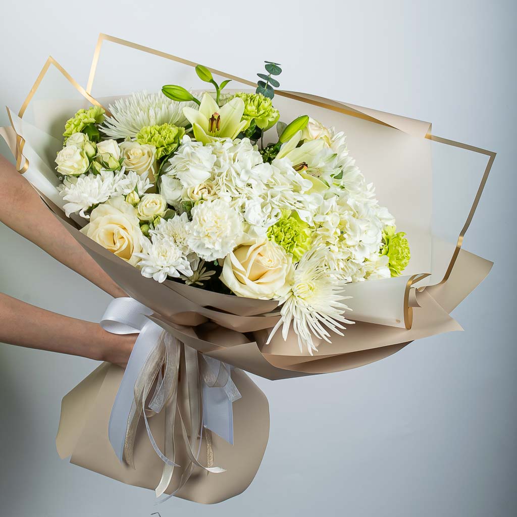 White Premium Sympathy Deluxe Bouquet