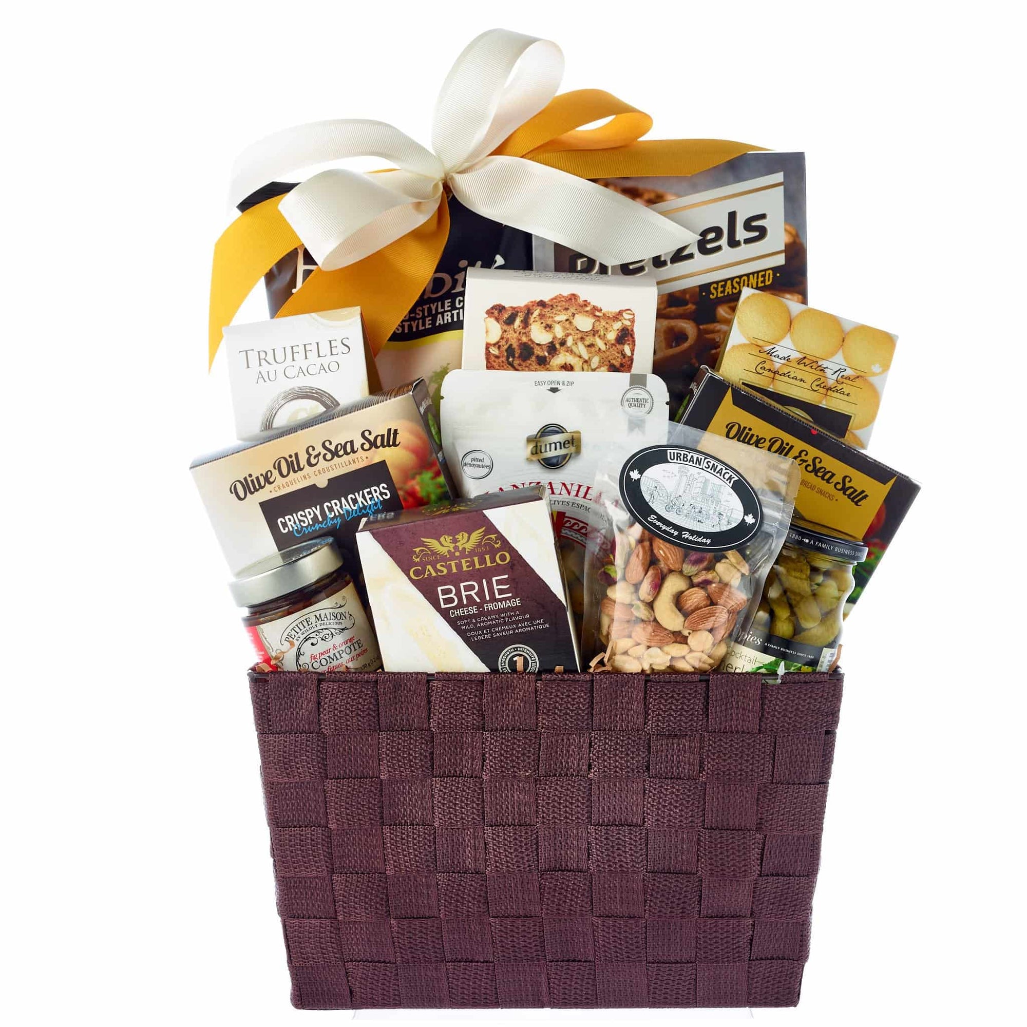 Gift hamper with savoury snacks 